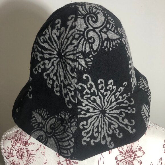 Black Cotton Cloche Hat with Floral Print — Lightweight Artisan Style main image 5